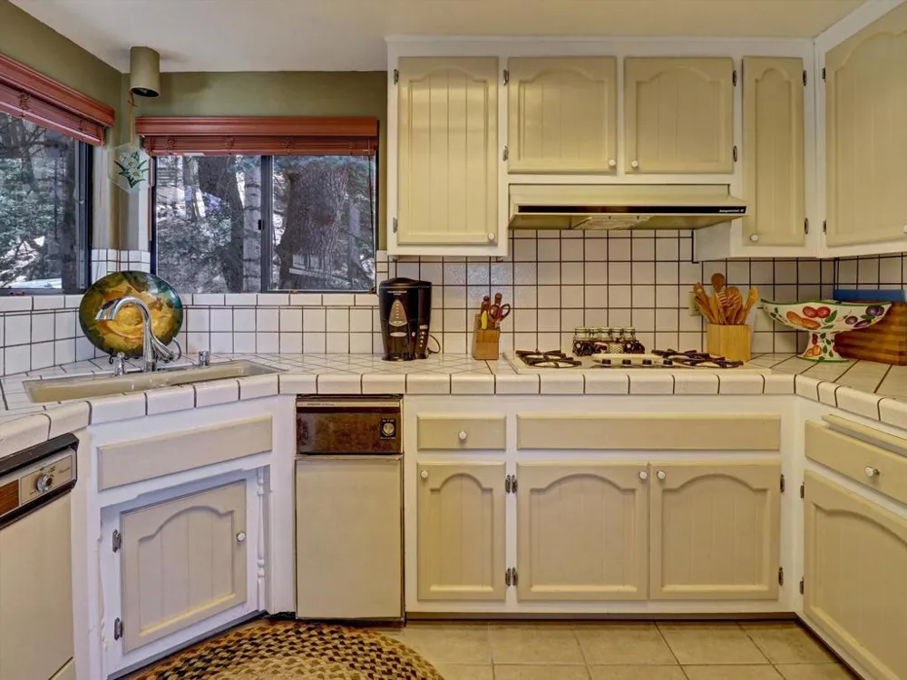 214 S Fairway Drive Lake Arrowhead, CA 92352