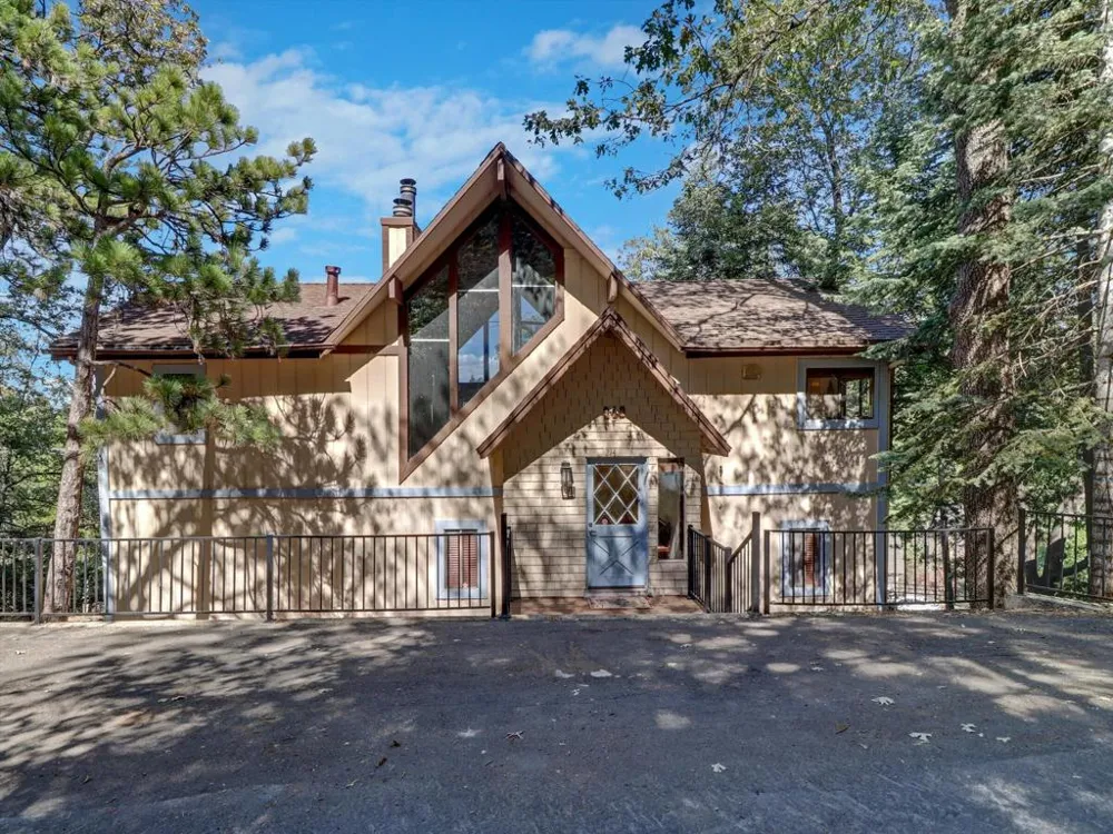 214 S Fairway Drive Lake Arrowhead, CA 92352