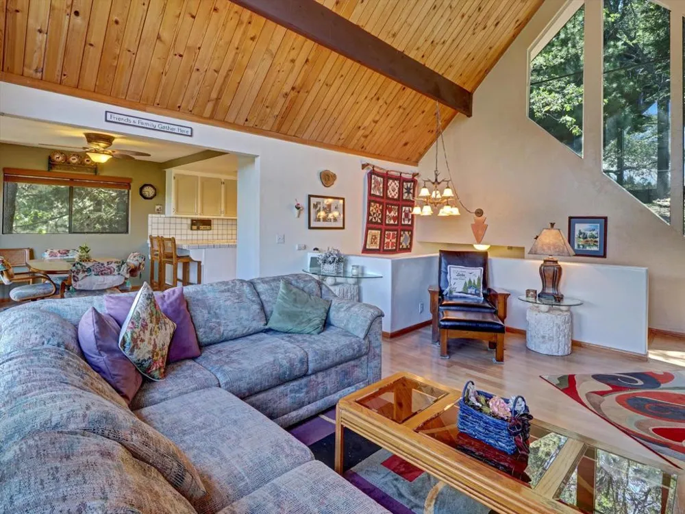 214 S Fairway Drive Lake Arrowhead, CA 92352