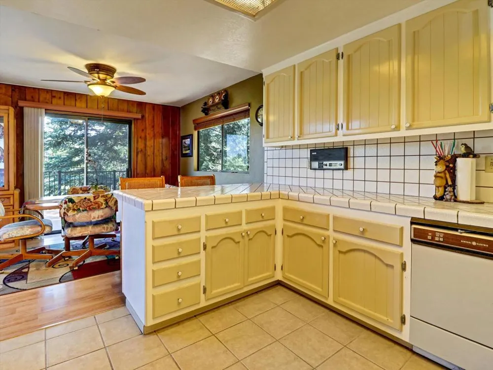 214 S Fairway Drive Lake Arrowhead, CA 92352