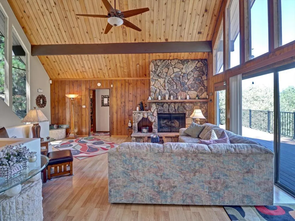 214 S Fairway Drive Lake Arrowhead, CA 92352