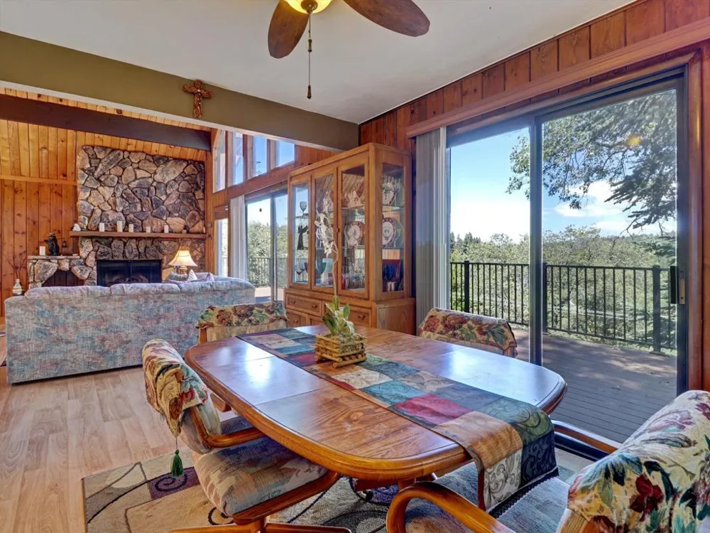 214 S Fairway Drive Lake Arrowhead, CA 92352