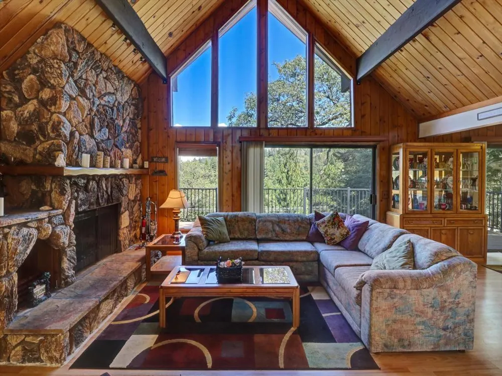 214 S Fairway Drive Lake Arrowhead, CA 92352