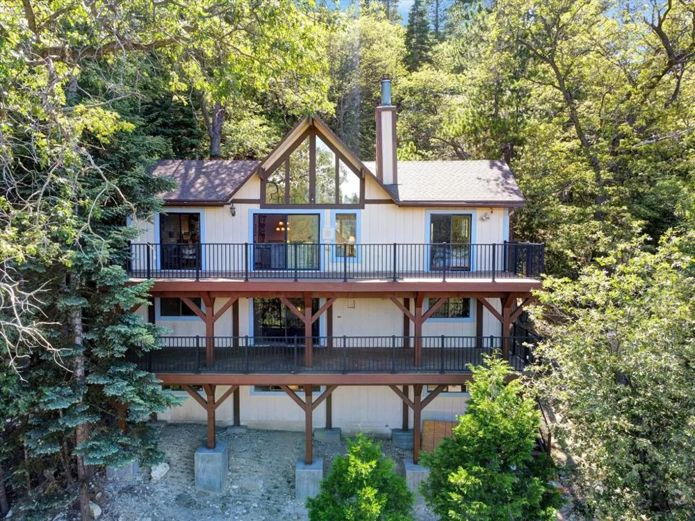 214 S Fairway Drive Lake Arrowhead, CA 92352