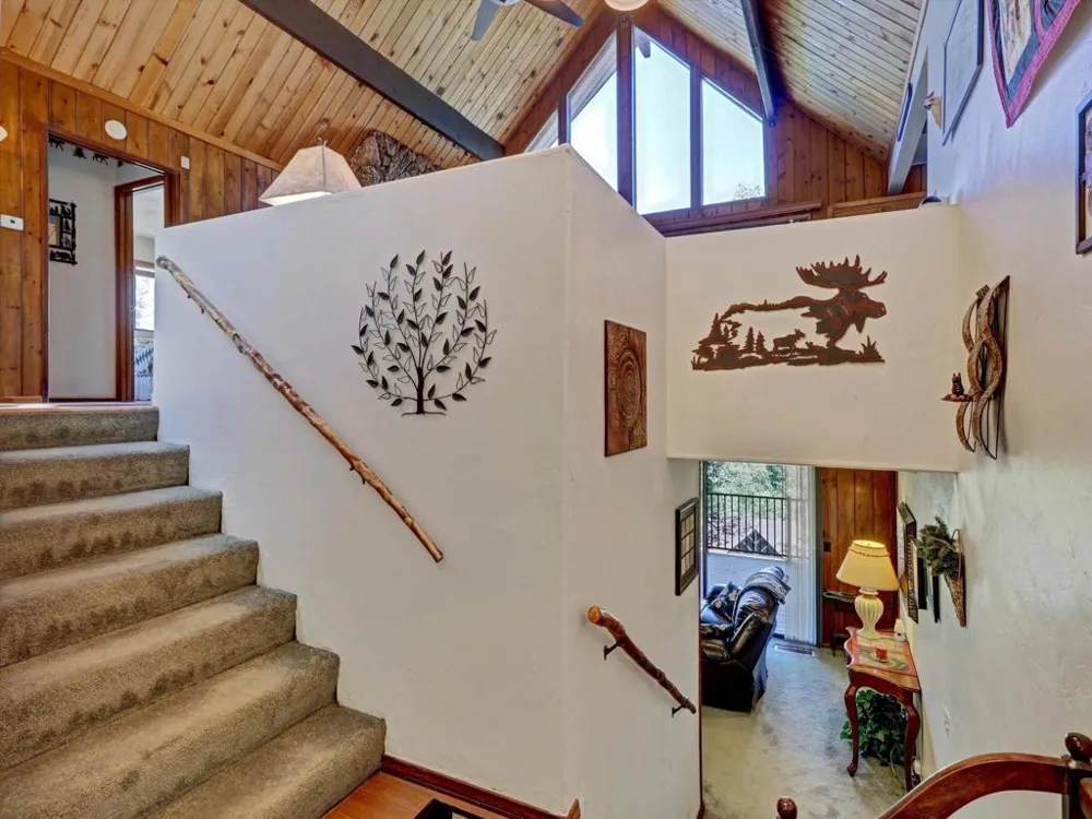 214 S Fairway Drive Lake Arrowhead, CA 92352