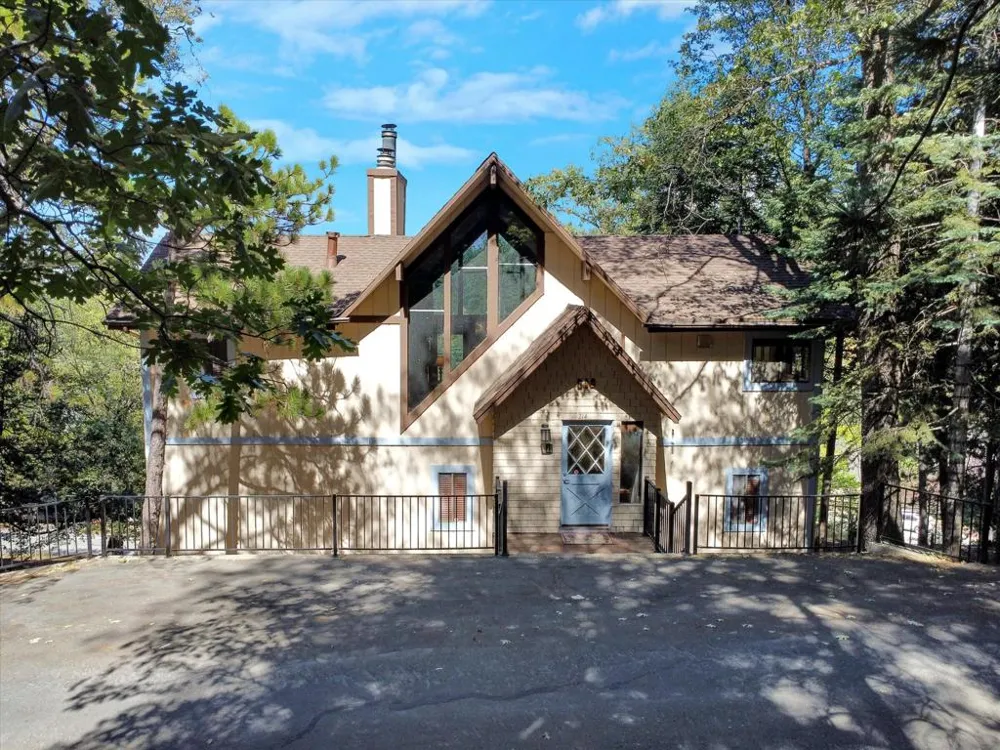 214 S Fairway Drive Lake Arrowhead, CA 92352
