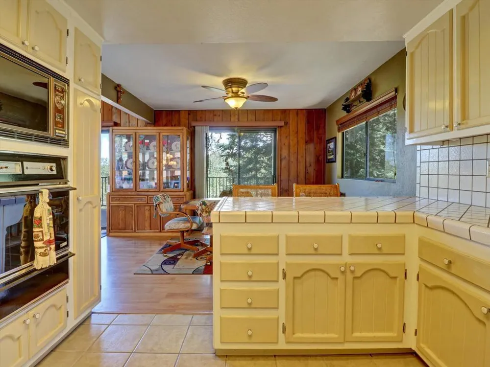 214 S Fairway Drive Lake Arrowhead, CA 92352