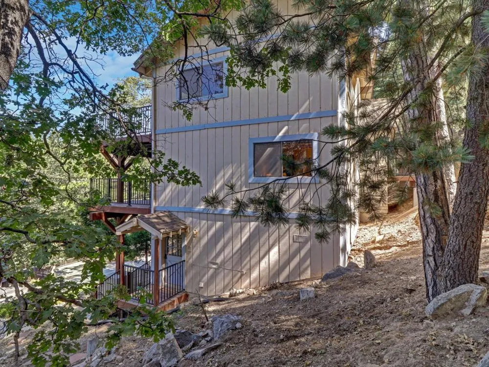 214 S Fairway Drive Lake Arrowhead, CA 92352