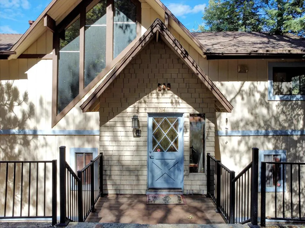 214 S Fairway Drive Lake Arrowhead, CA 92352