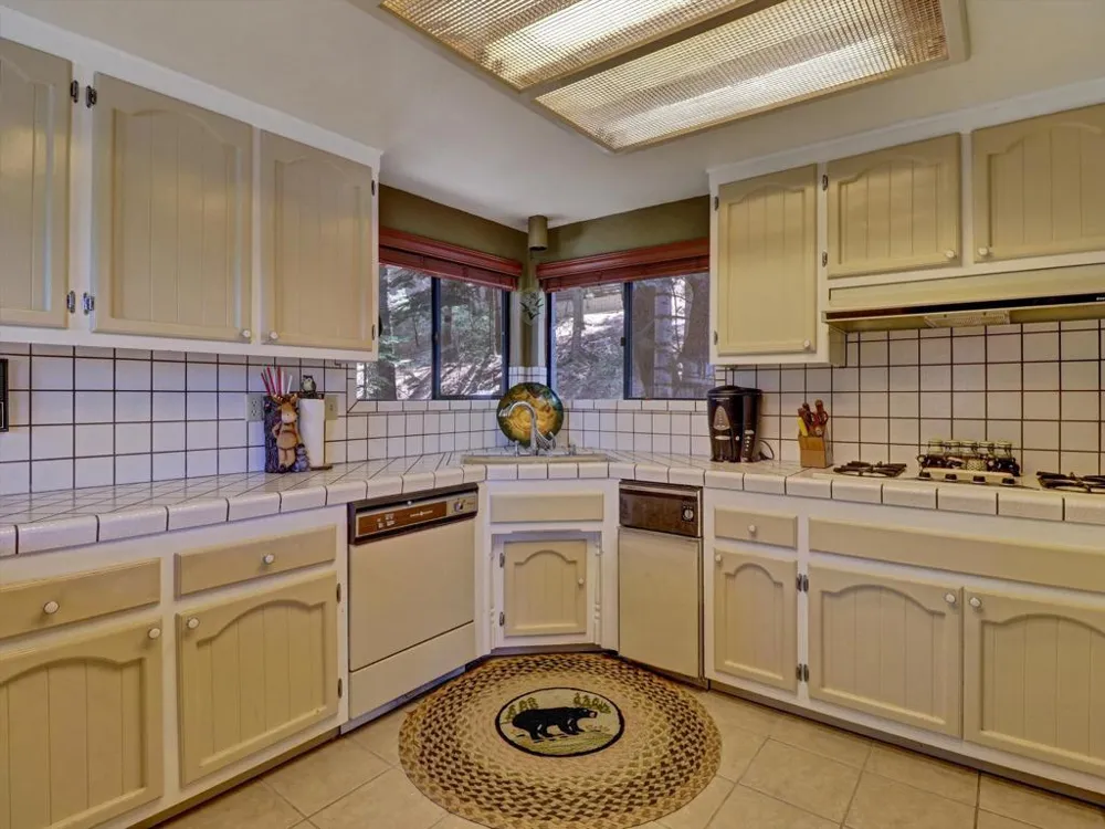 214 S Fairway Drive Lake Arrowhead, CA 92352