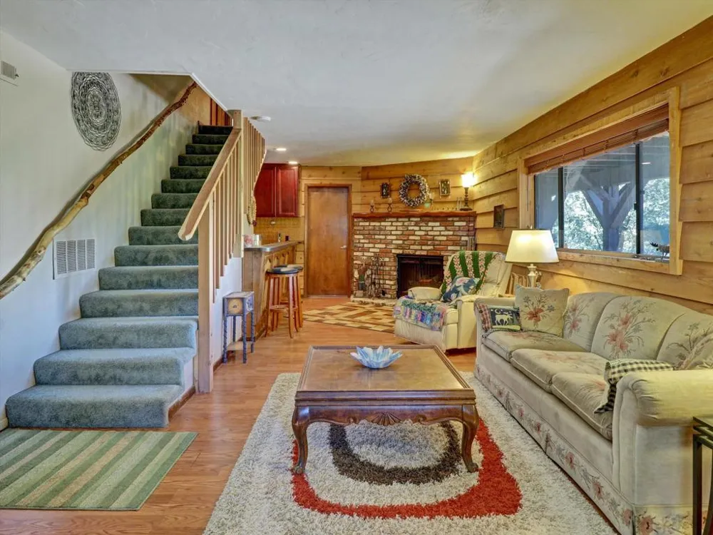 214 S Fairway Drive Lake Arrowhead, CA 92352
