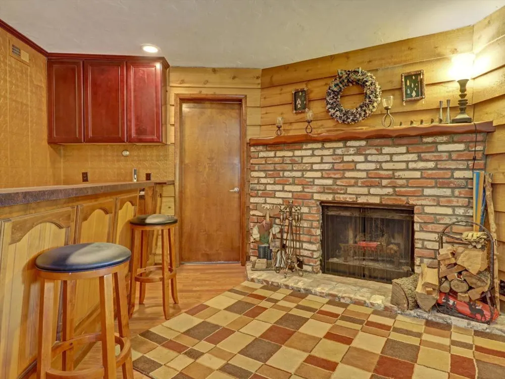 214 S Fairway Drive Lake Arrowhead, CA 92352