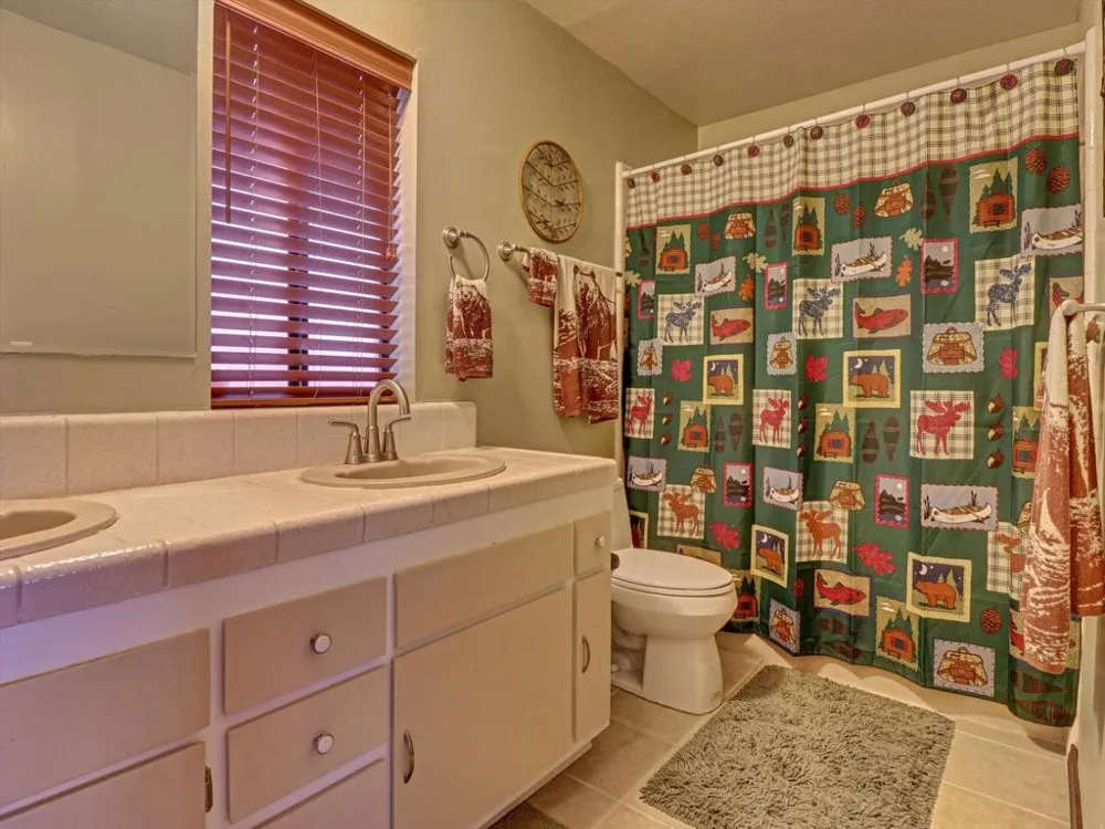 214 S Fairway Drive Lake Arrowhead, CA 92352