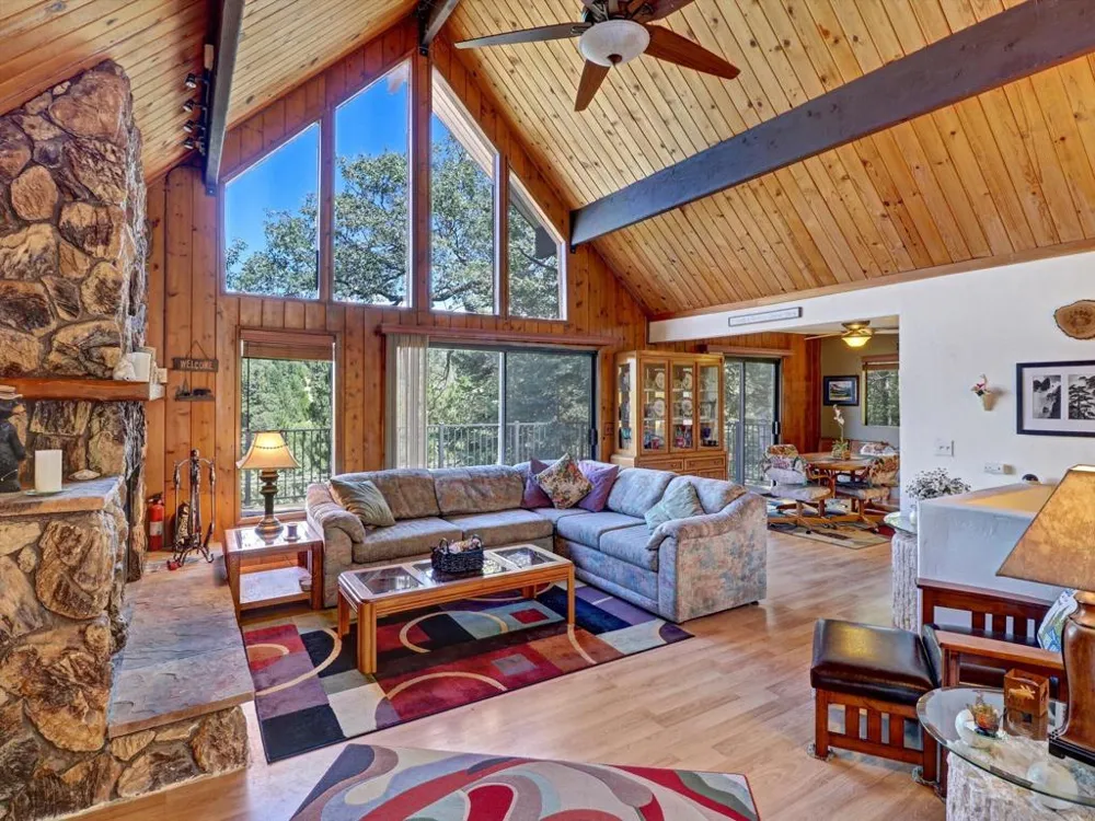 214 S Fairway Drive Lake Arrowhead, CA 92352
