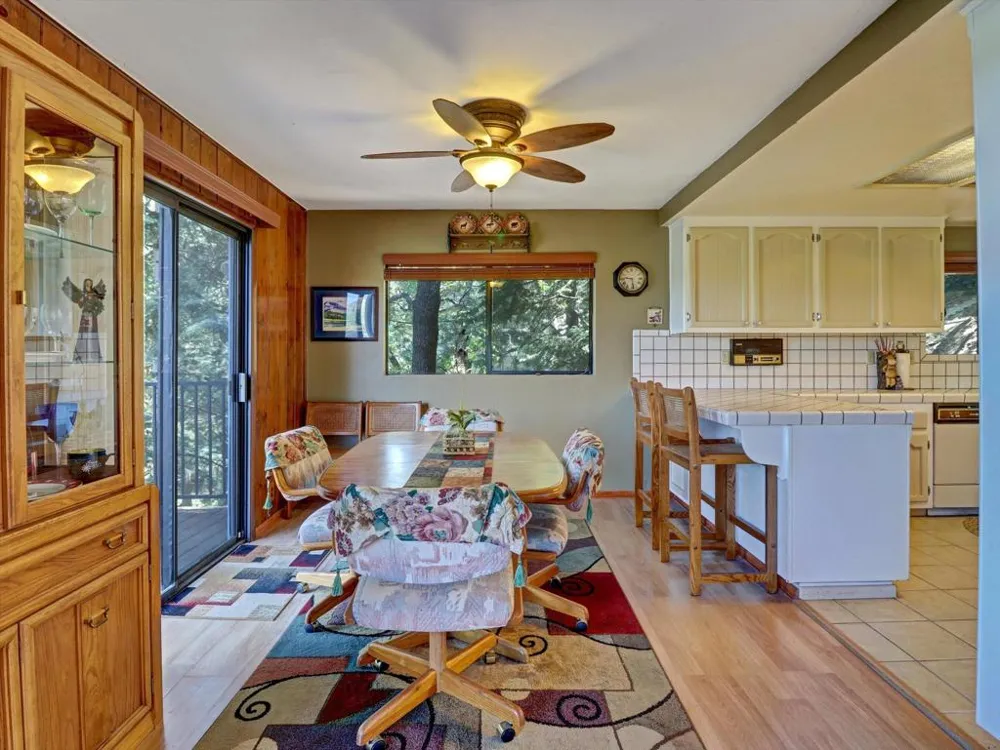 214 S Fairway Drive Lake Arrowhead, CA 92352