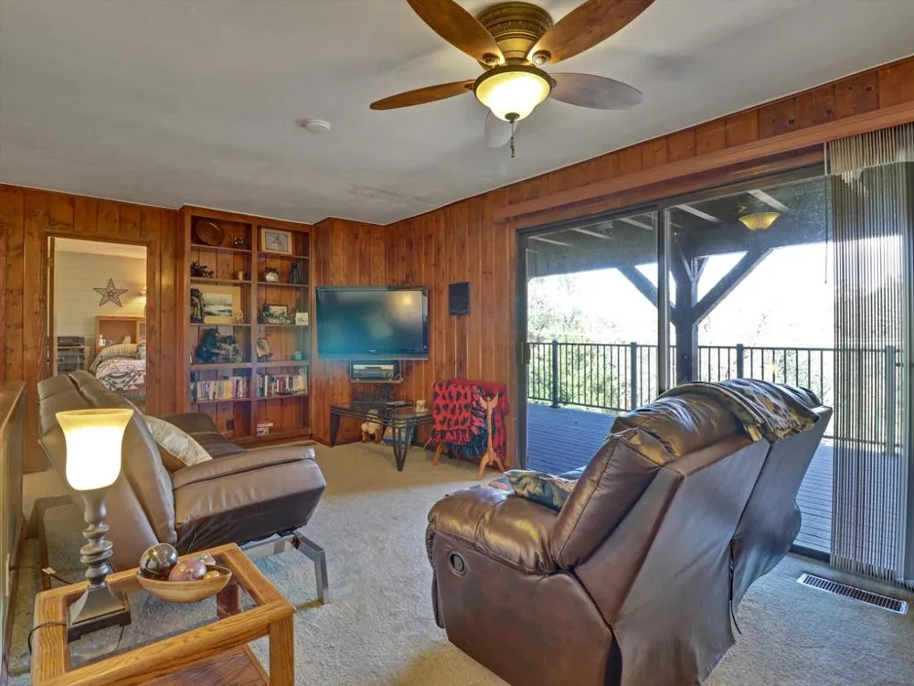 214 S Fairway Drive Lake Arrowhead, CA 92352
