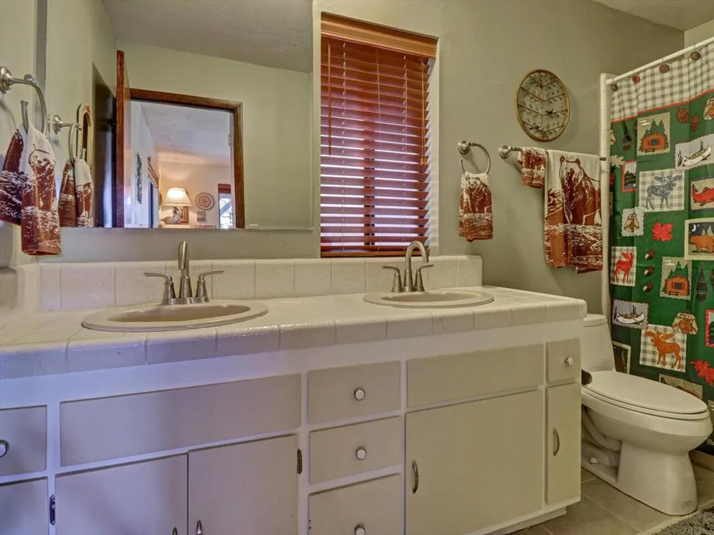 214 S Fairway Drive Lake Arrowhead, CA 92352