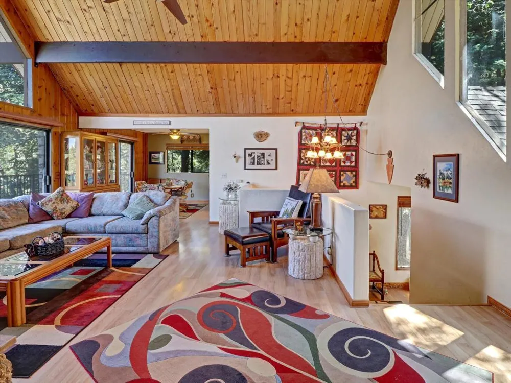 214 S Fairway Drive Lake Arrowhead, CA 92352
