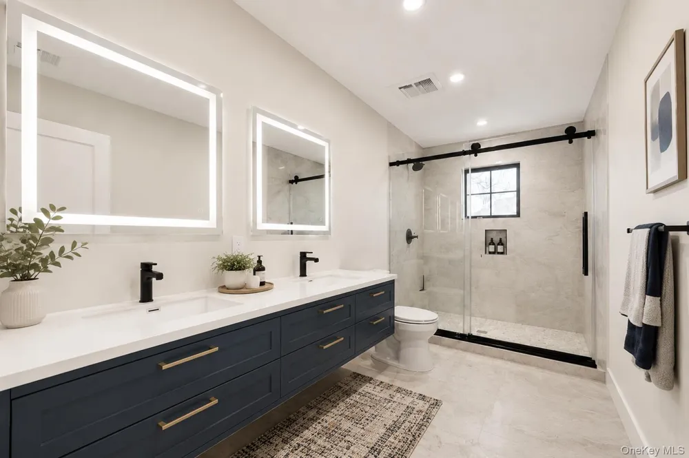 26 Cloverfield Road S Valley Stream, NY 11581