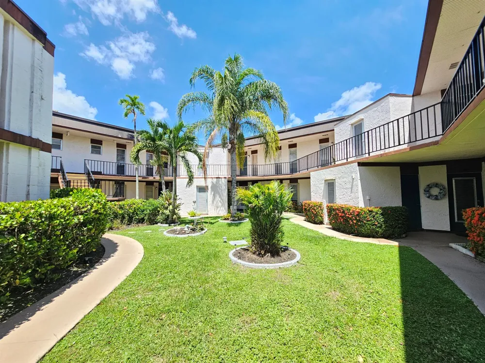6 GREENWAY Village #105 Royal Palm Beach, FL 33411