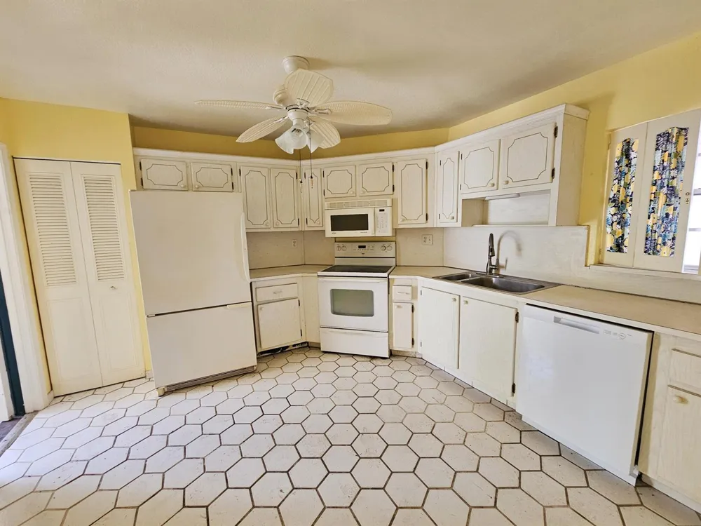 6 GREENWAY Village #105 Royal Palm Beach, FL 33411