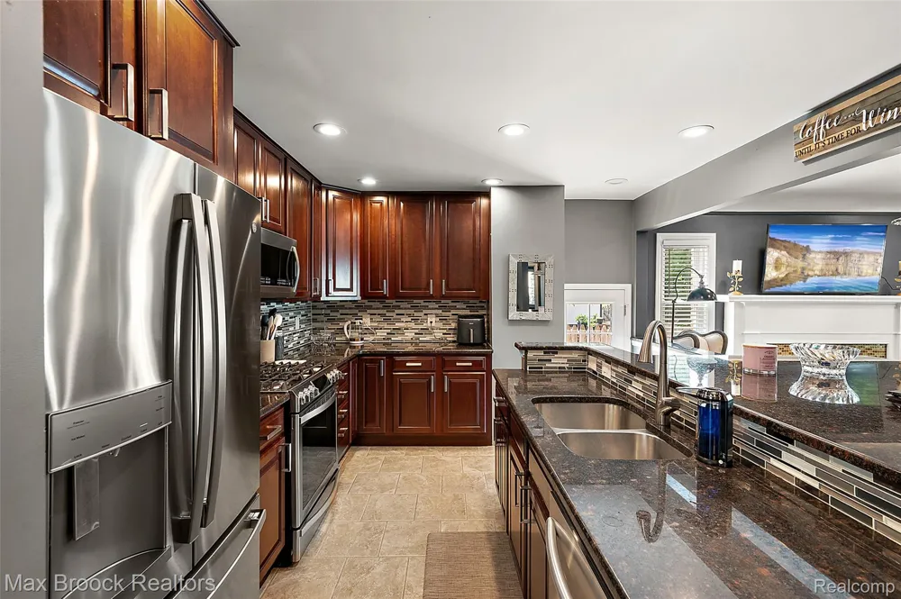 1635 Torry Street Birmingham City, MI 48009