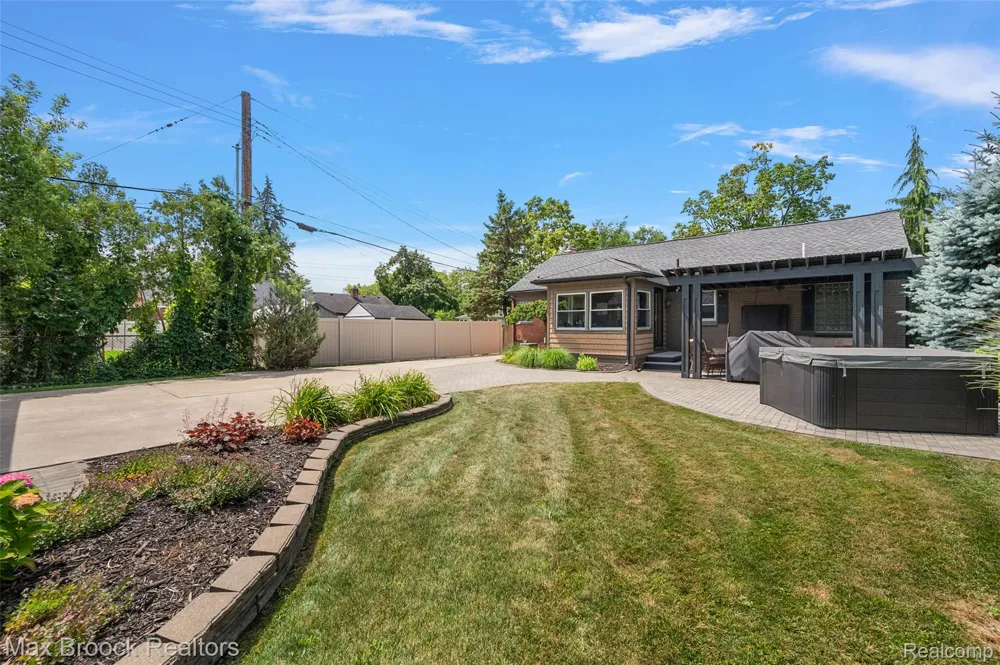 1635 Torry Street Birmingham City, MI 48009