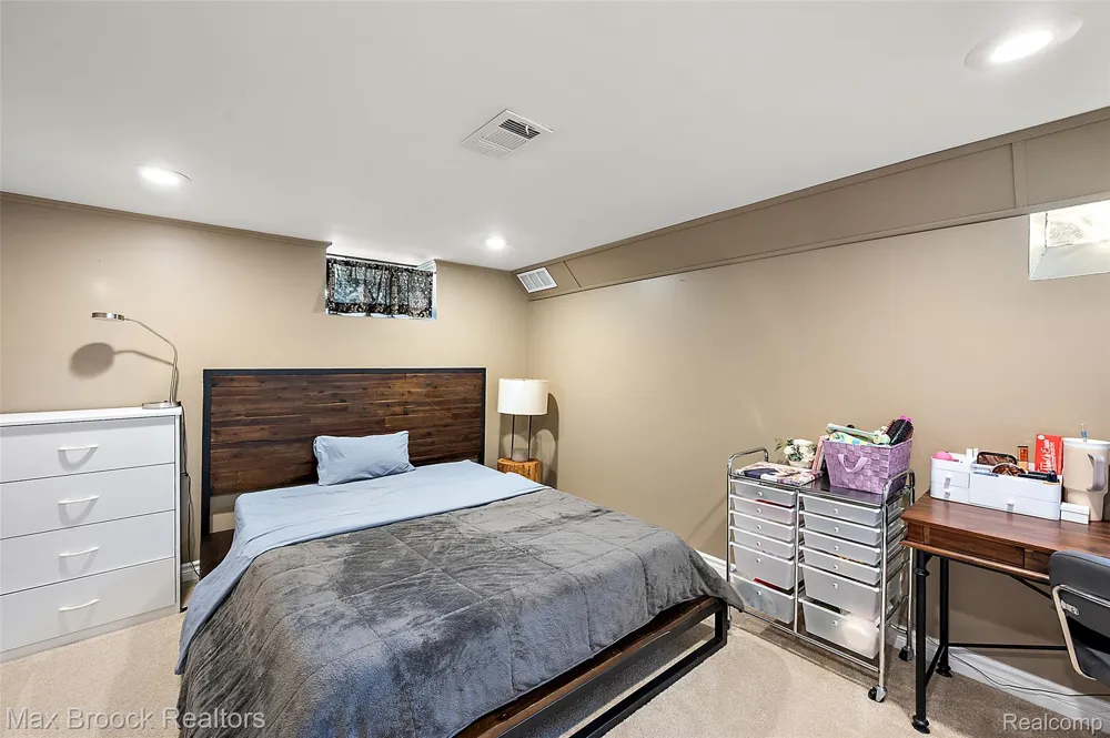 1635 Torry Street Birmingham City, MI 48009