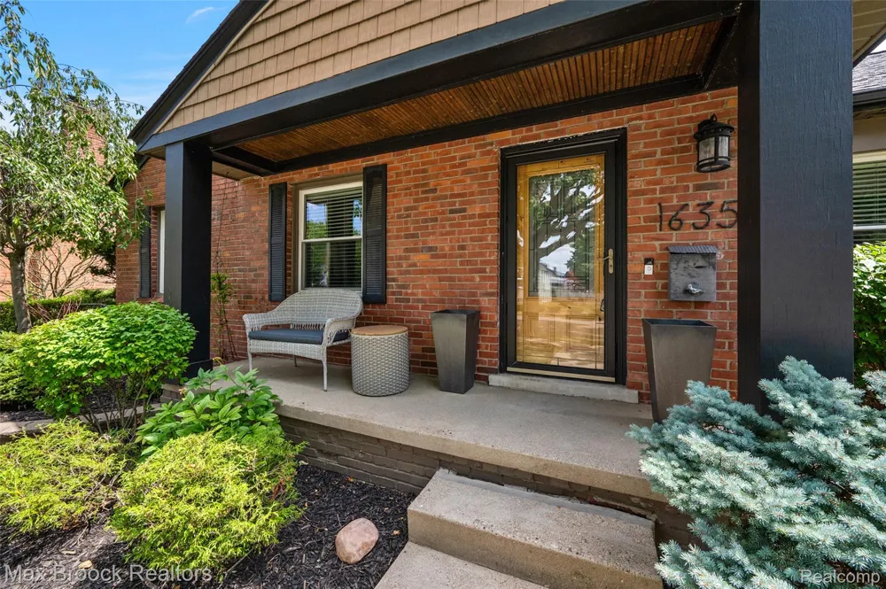1635 Torry Street Birmingham City, MI 48009