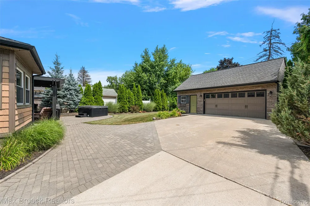 1635 Torry Street Birmingham City, MI 48009