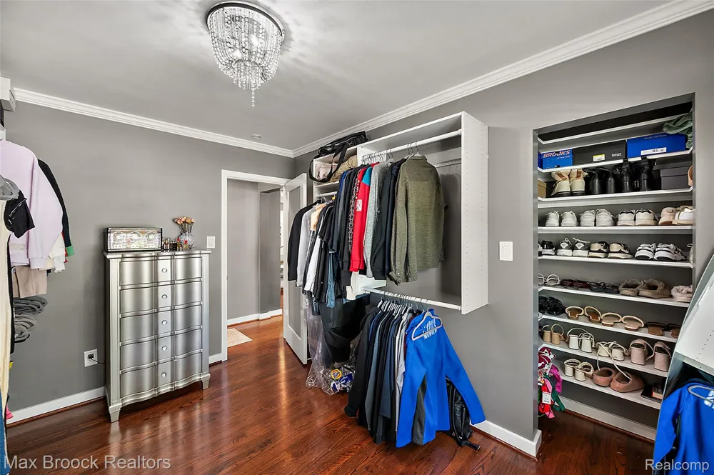 1635 Torry Street Birmingham City, MI 48009