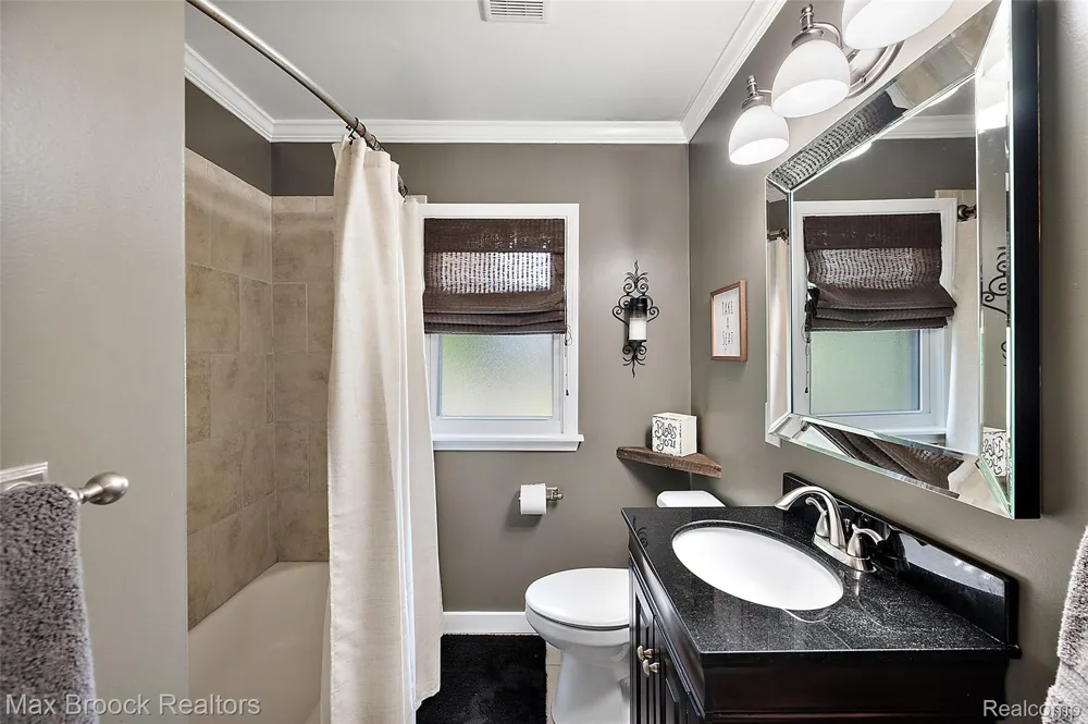 1635 Torry Street Birmingham City, MI 48009