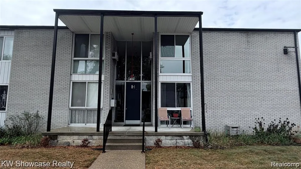 4030 13 mile Royal Oak City, MI 48073