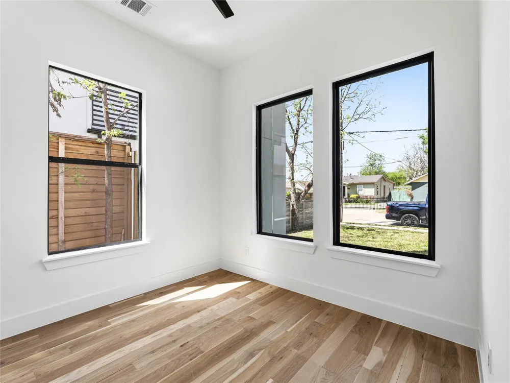 1958 Toronto Street Dallas, TX 75212