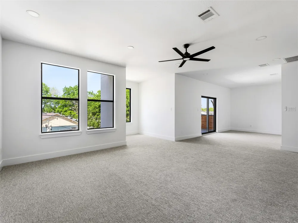 1958 Toronto Street Dallas, TX 75212