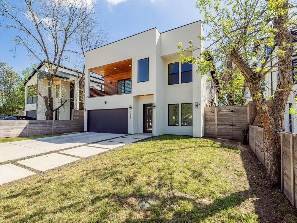 1958 Toronto Street Dallas, TX 75212
