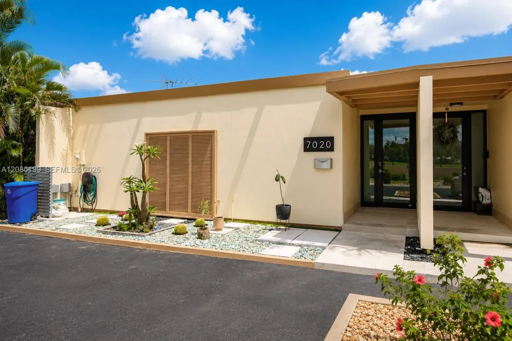 7020 Crown Gate Dr #7020 Miami Lakes, FL 33014