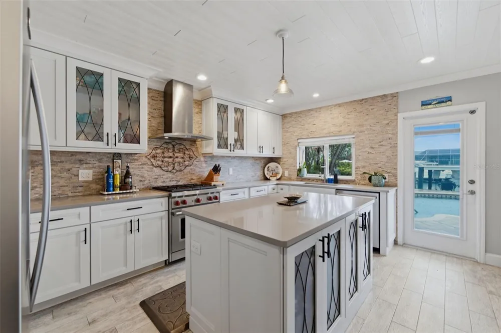137 12TH STREET E Tierra Verde, FL 33715