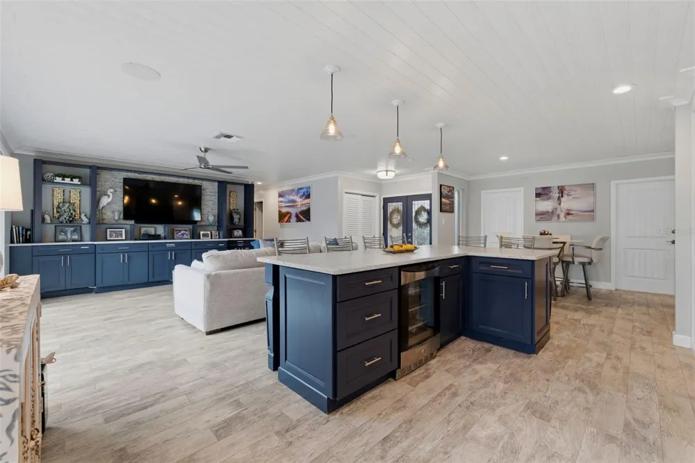137 12TH STREET E Tierra Verde, FL 33715