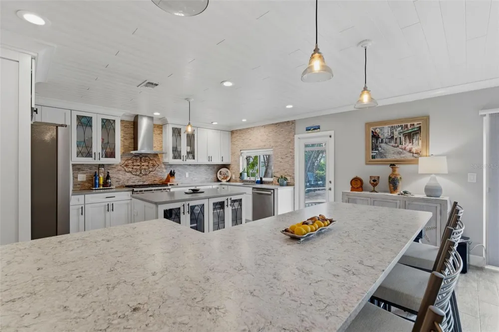 137 12TH STREET E Tierra Verde, FL 33715