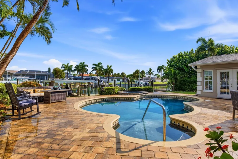 137 12TH STREET E Tierra Verde, FL 33715