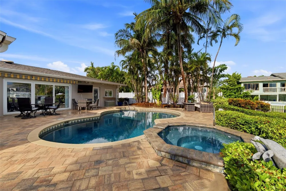 137 12TH STREET E Tierra Verde, FL 33715