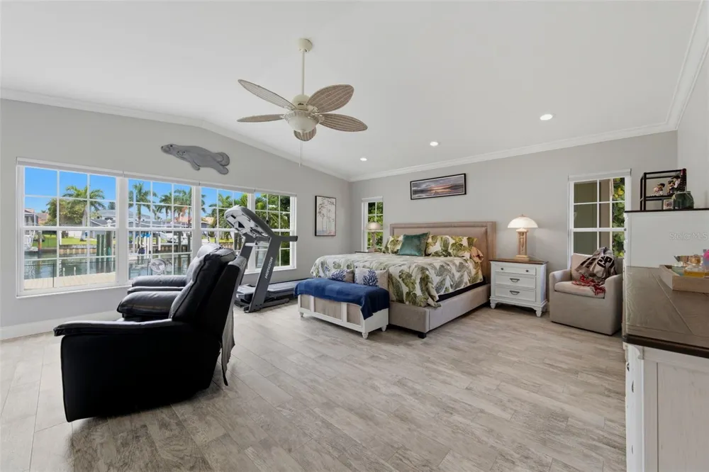 137 12TH STREET E Tierra Verde, FL 33715
