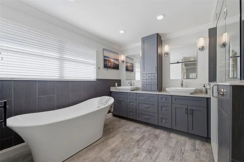 137 12TH STREET E Tierra Verde, FL 33715