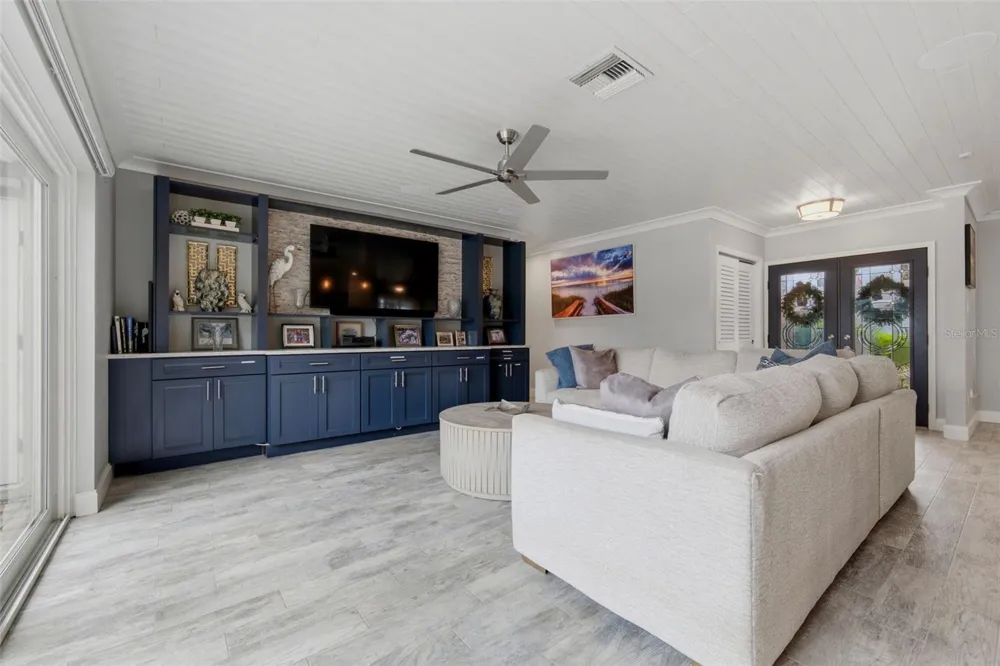 137 12TH STREET E Tierra Verde, FL 33715