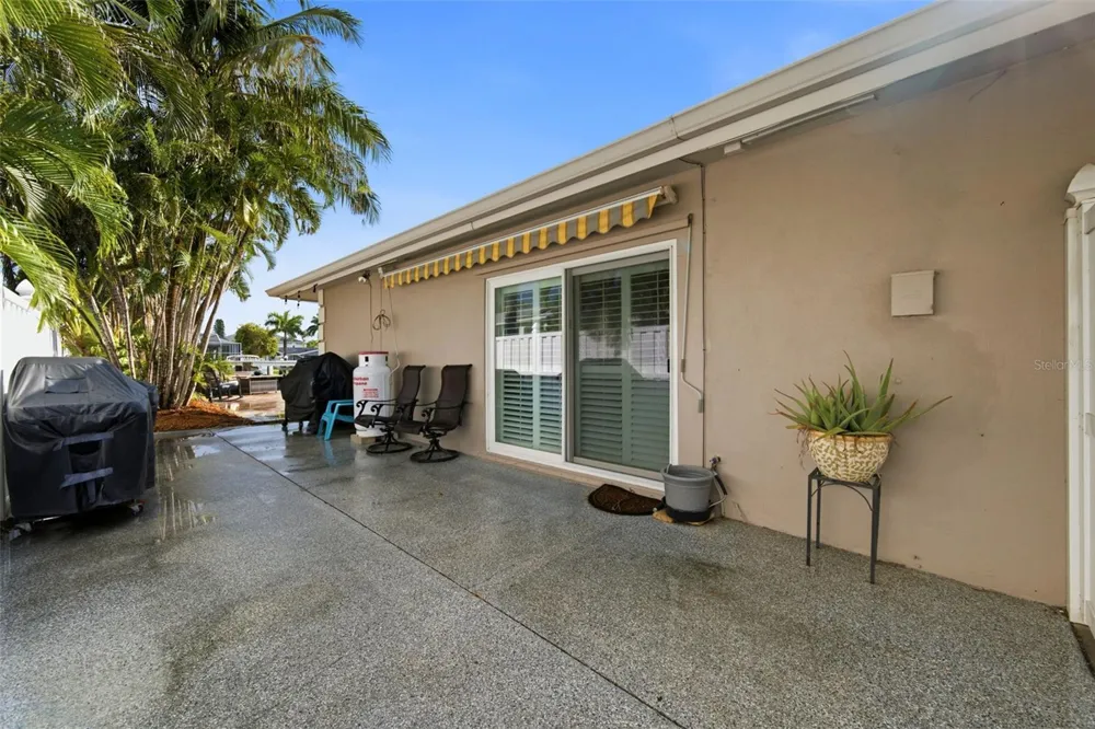 137 12TH STREET E Tierra Verde, FL 33715