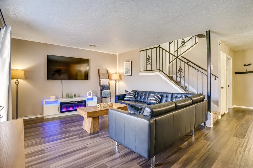42 W Creek Lane #3 Grand Prairie, TX 75052