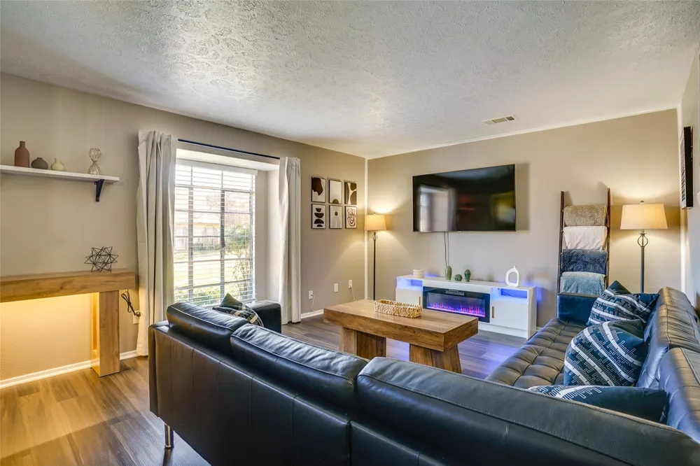 42 W Creek Lane #3 Grand Prairie, TX 75052