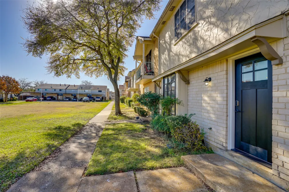 42 W Creek Lane #3 Grand Prairie, TX 75052