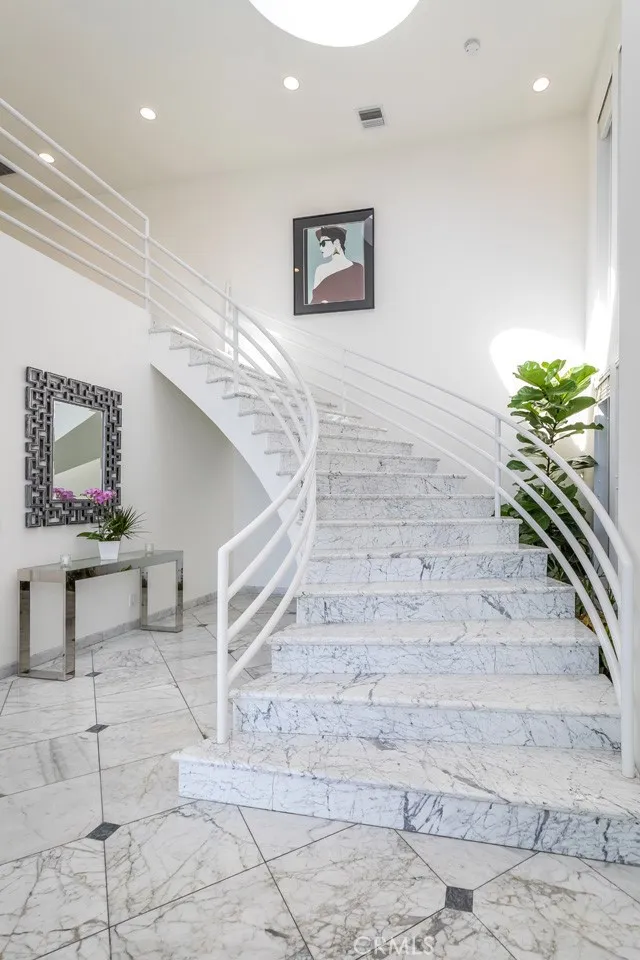 1255 Hilldale West Hollywood, CA 90069
